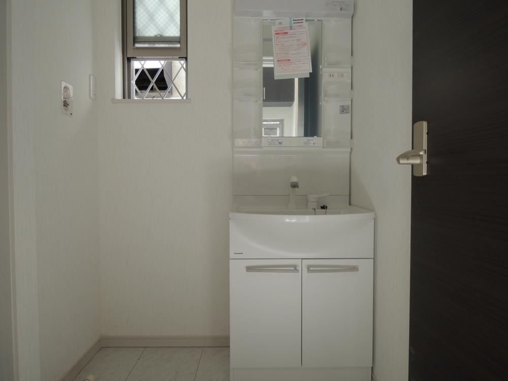 Wash basin, toilet. Indoor (10 May 2013) Shooting