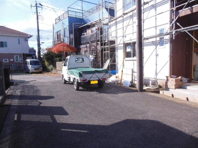 Local photos, including front road. Local (11 May 2013) Shooting