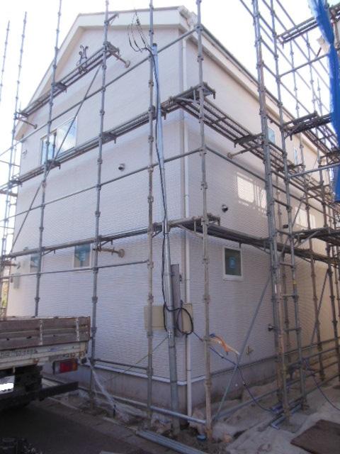 Local appearance photo. Building 2