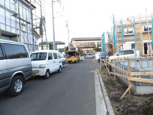 Local photos, including front road. Frontal road