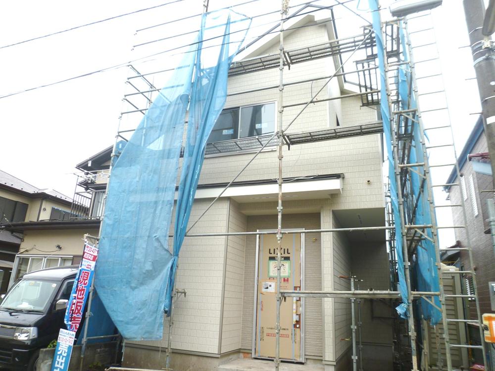 Local appearance photo. Local (11 May 2013) Shooting