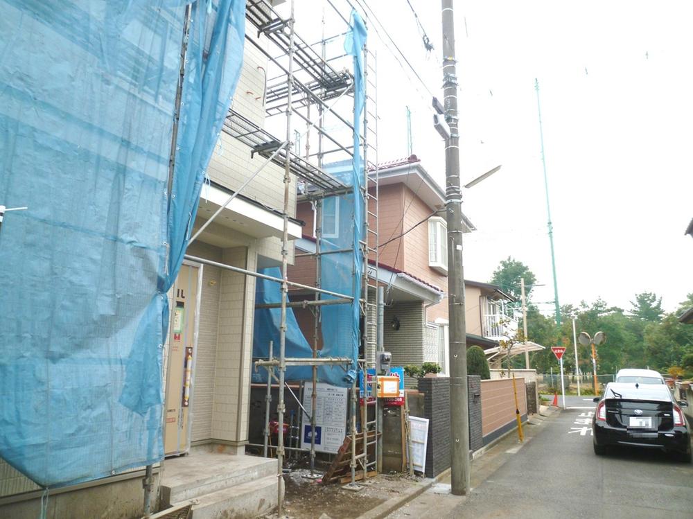 Local photos, including front road. Local (11 May 2013) Shooting