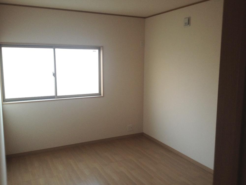 Non-living room. 1 Building