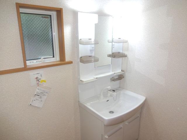 Wash basin, toilet. bathroom