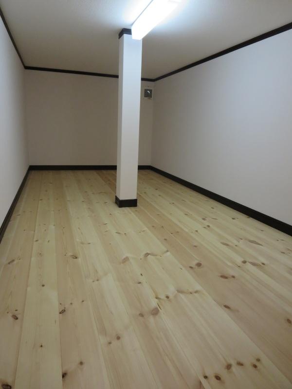 Receipt. Neat also living space in the attic storage of large capacity