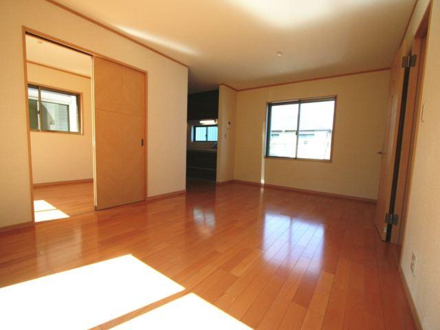 Same specifications photos (living)