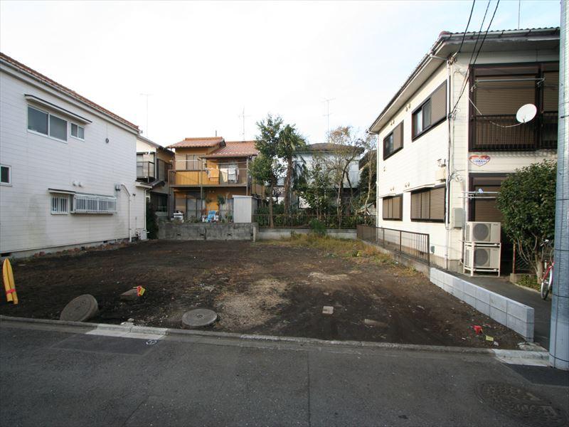 Local photos, including front road. Local (12 May 2013) Shooting