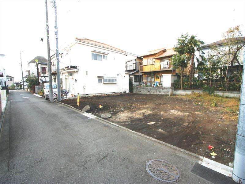 Local photos, including front road. Local (12 May 2013) Shooting