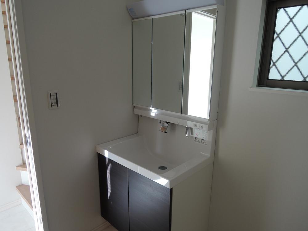 Wash basin, toilet. Local (12 May 2013) Shooting