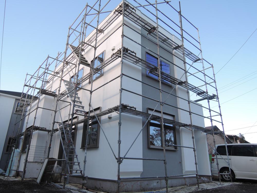 Local photos, including front road. Local (12 May 2013) Shooting