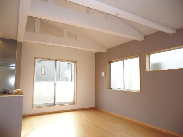 Living. Local (11 May 2013) Shooting