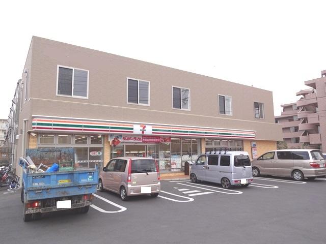 Convenience store. 150m to Seven-Eleven