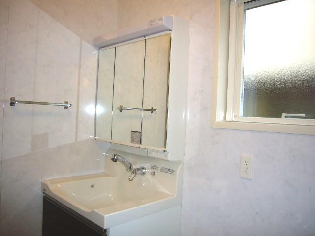 Wash basin, toilet. bathroom