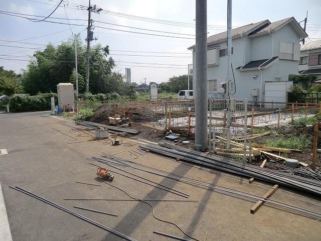 Local photos, including front road. The entire photo