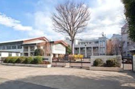 Junior high school. Until in Donglin 900m