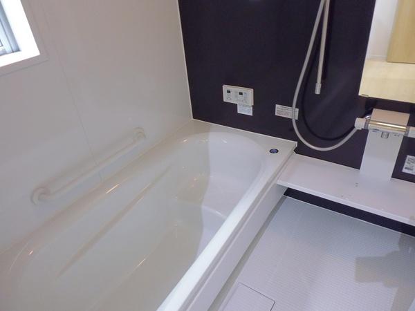 Bathroom. It is a bathroom of Building 2.