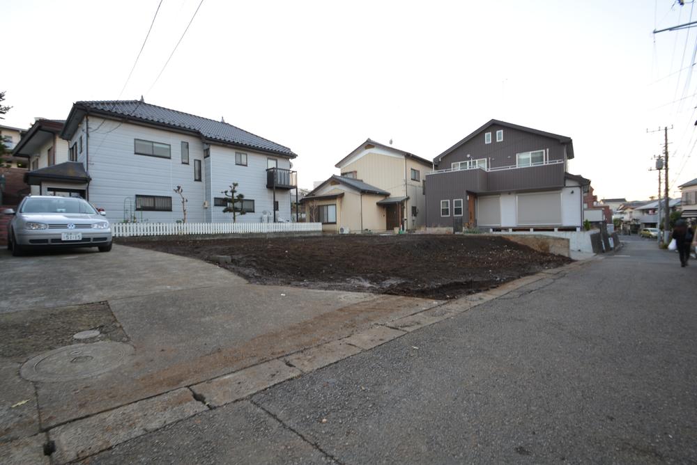 Local photos, including front road. Local (12 May 2013) Shooting