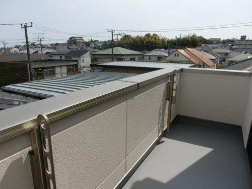 View photos from the dwelling unit. Local (April 2013) Shooting