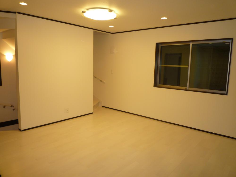 Living. Large TV can be installed ・ There is a TV outlet installed two places. Placement of the sofa is also a breeze.