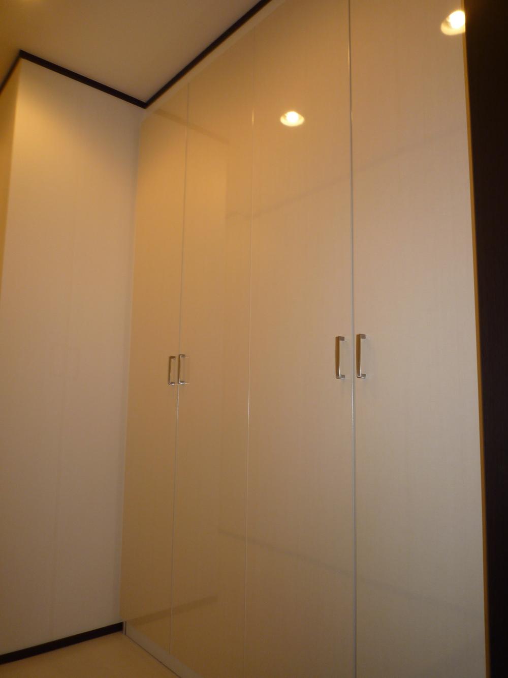 Entrance. Large shoes BOX Mirror finish