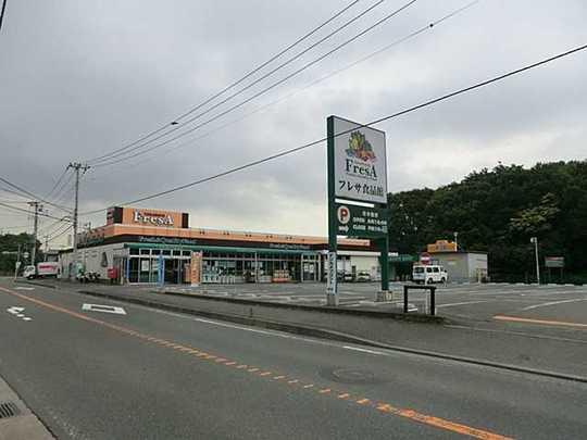 Shopping centre. Takaraya Isobe shop 1200m to