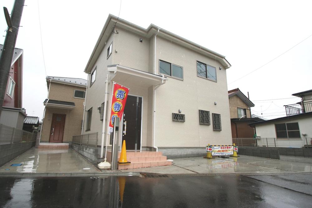 Local photos, including front road. Local (12 May 2013) Shooting