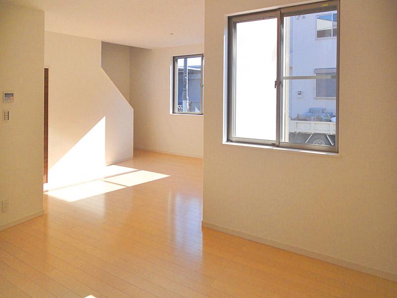 Living. Indoor (February 2012) Shooting (1 Building)