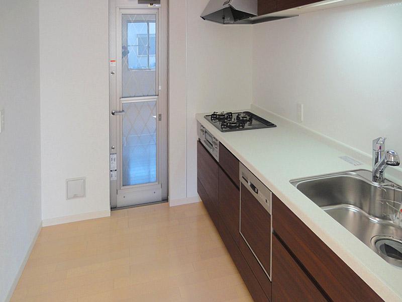 Kitchen. Indoor (February 2012) Shooting (1 Building)