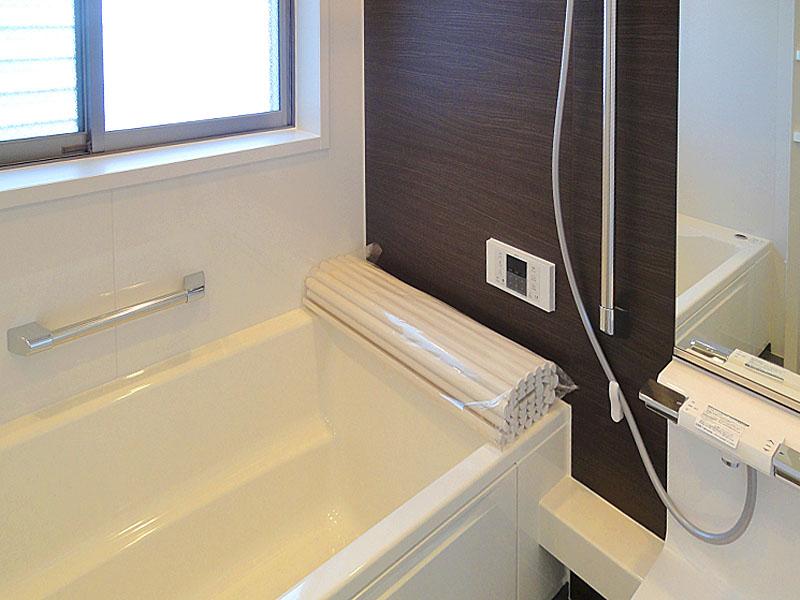 Bathroom. Indoor (February 2012) Shooting (1 Building)