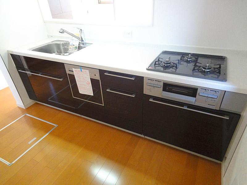 Kitchen. Indoor (February 2012), shooting (7 Building)