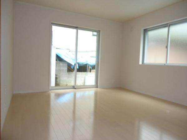 Same specifications photos (living)