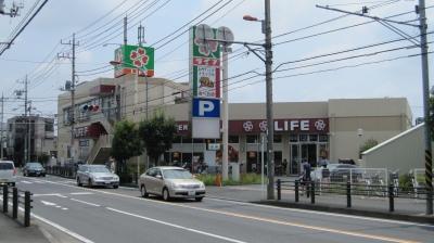 Shopping centre. 400m life to the shopping center
