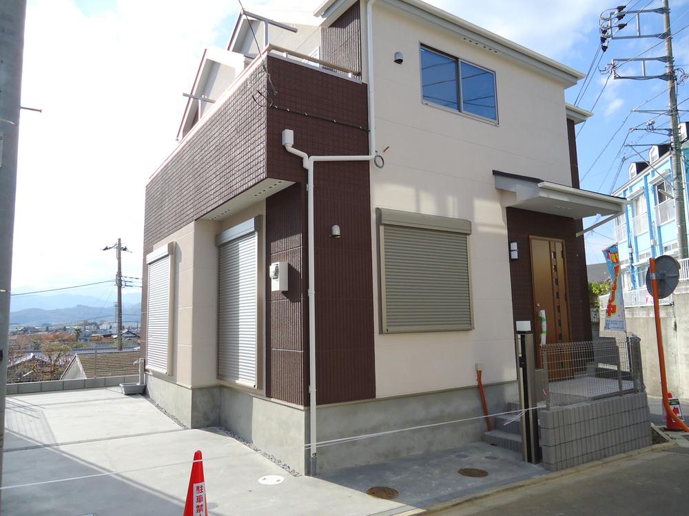 Local appearance photo. Building construction cases