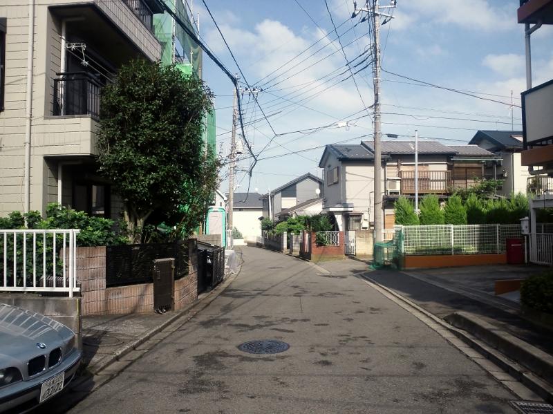 Local photos, including front road. About front road 5.0m