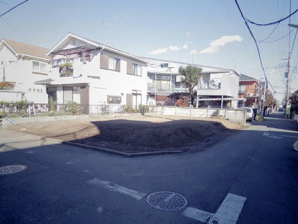 Local photos, including front road. Local (10 May 2013) Shooting Building 2 front road 1