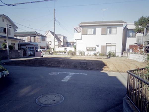 Local photos, including front road. Local (10 May 2013) Shooting Building 2 front road 2
