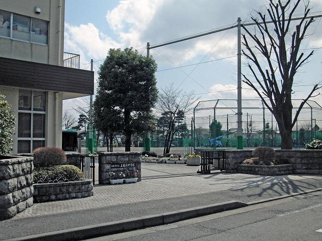 Junior high school. Kamitsuruma 590m until junior high school