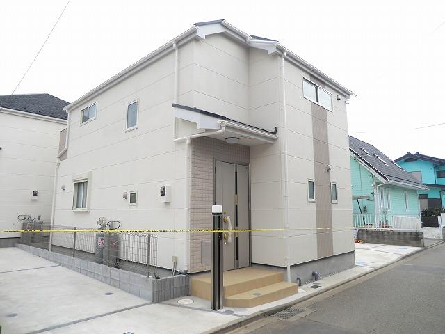 Local photos, including front road. Building 2