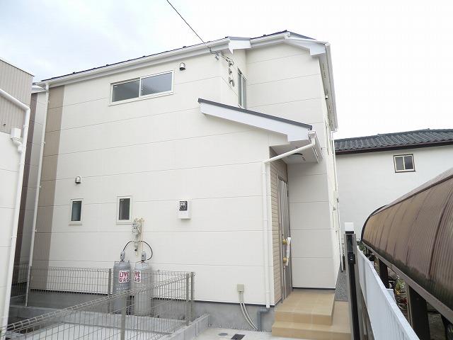 Local appearance photo. 1 Building