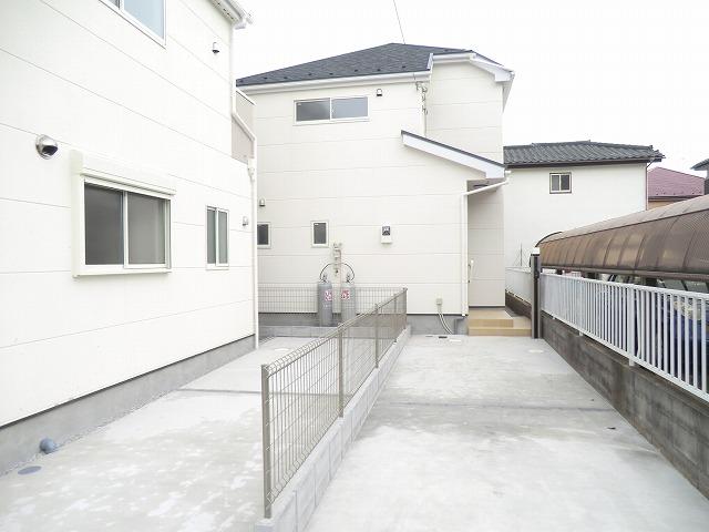 Local appearance photo. 1 Building