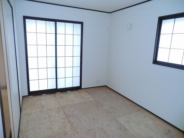 Non-living room. 1 Building