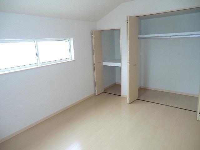 Non-living room. 1 Building