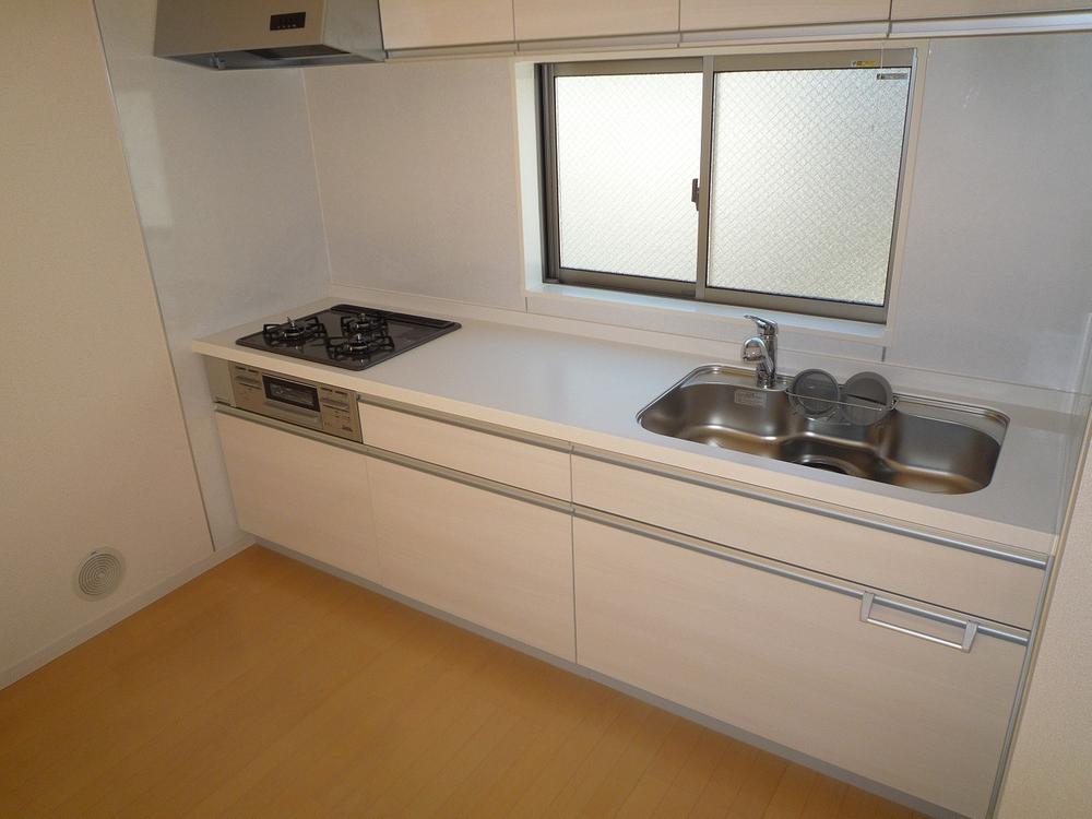 Same specifications photo (kitchen). Bright kitchen window was marked also easy replacement of air ☆