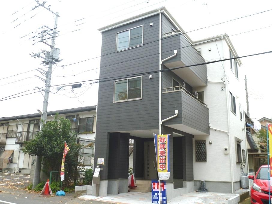 Local photos, including front road. Local (11 May 2013) Shooting