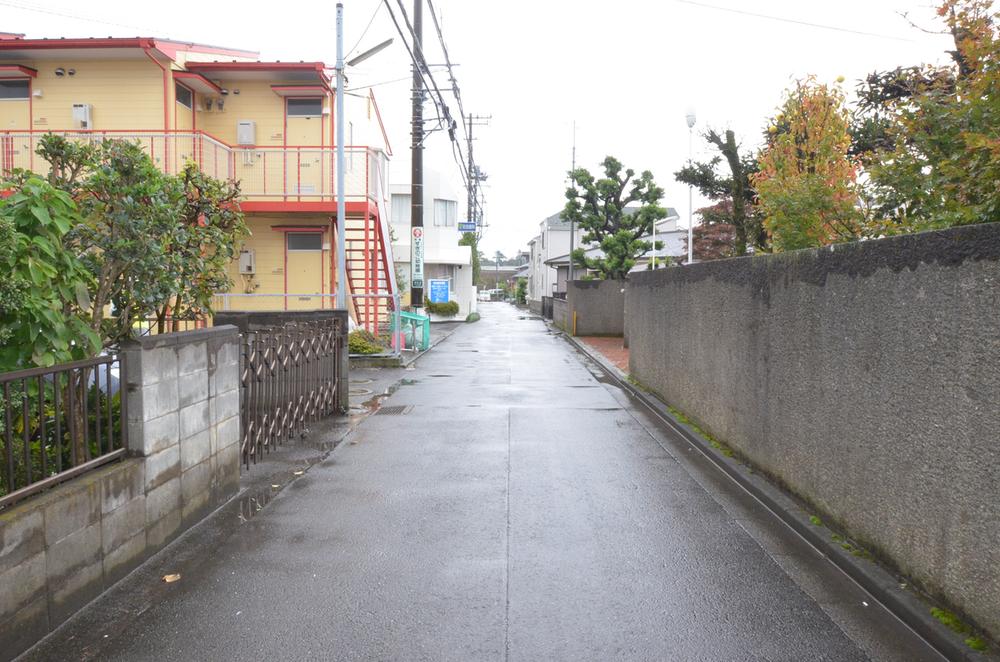 Local photos, including front road. Located in a quiet residential area of ​​the first kind low-rise exclusive residential area.