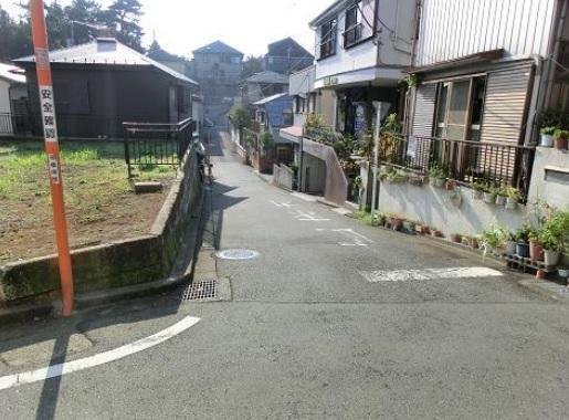 Local photos, including front road. Local (10 May 2013) Shooting