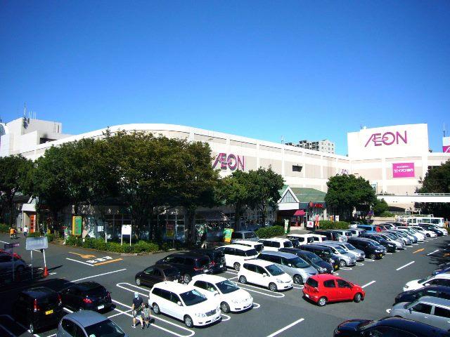 Shopping centre. 1200m to ion