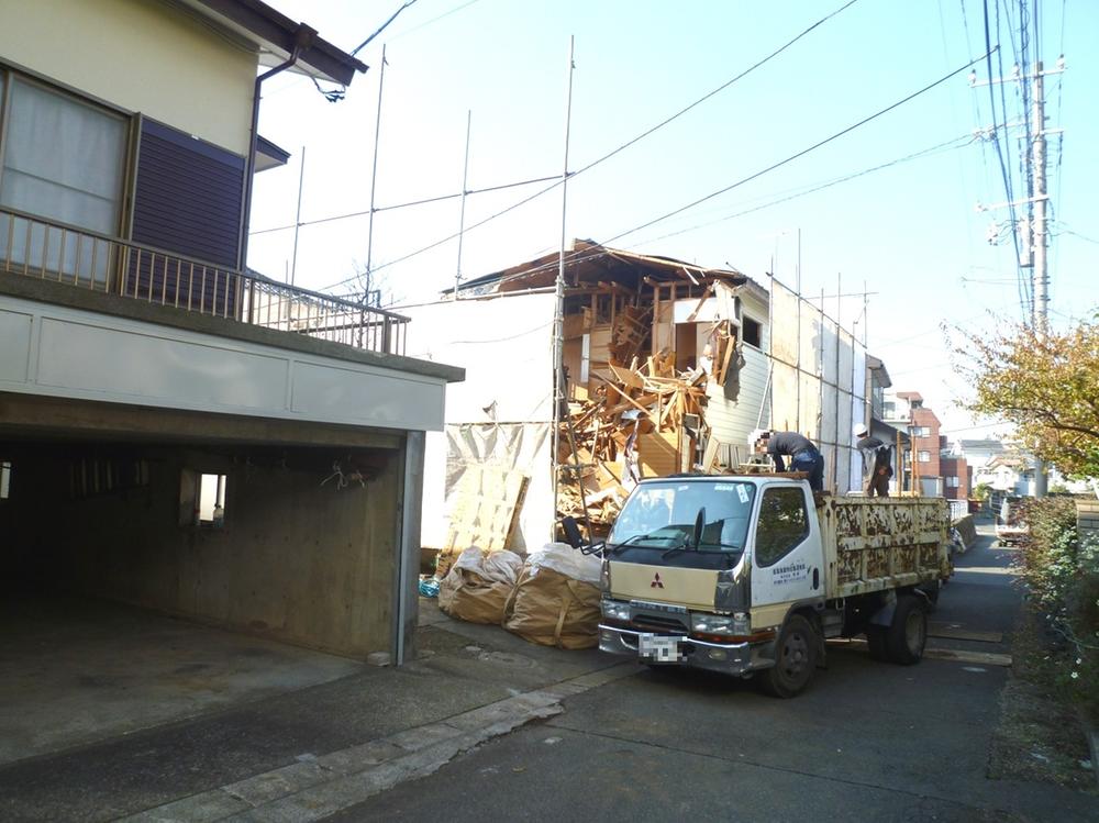 Local appearance photo. Local (12 May 2013) Shooting