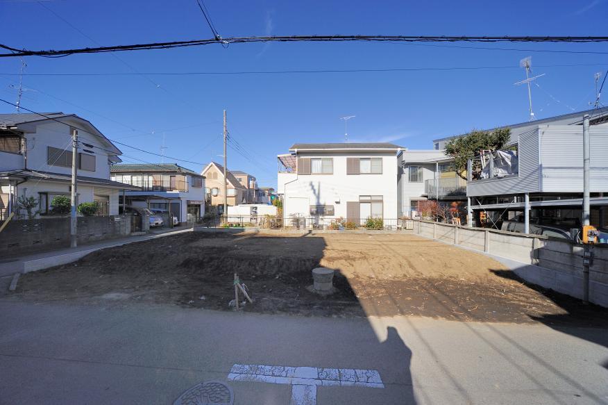 Local photos, including front road. Local (12 May 2013) Shooting