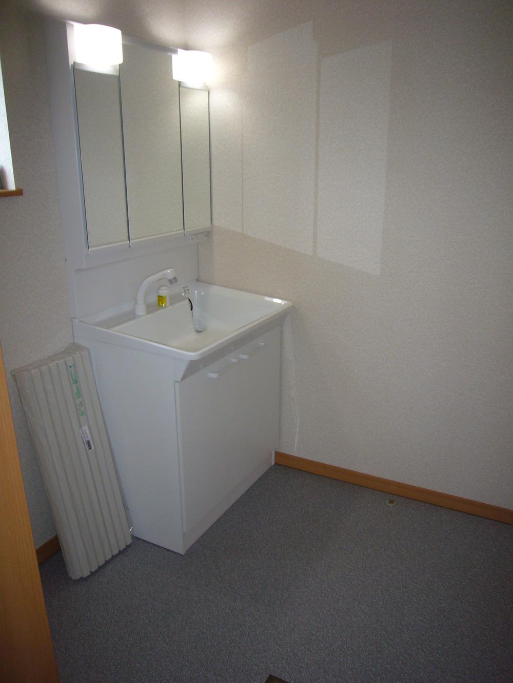 Wash basin, toilet. Indoor (12 May 2013) Shooting